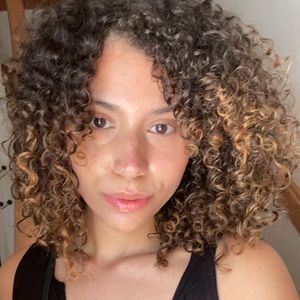 Meet your Posher, Leslie